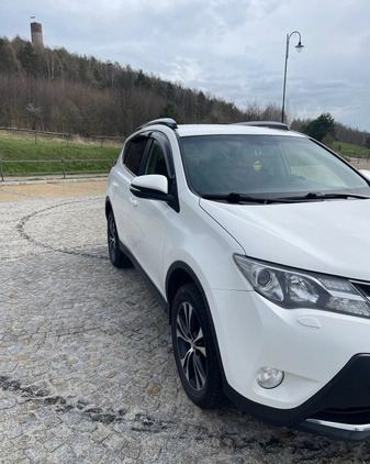 Toyota RAV4 cena 57900 przebieg: 216000, rok produkcji 2015 z Chęciny małe 121